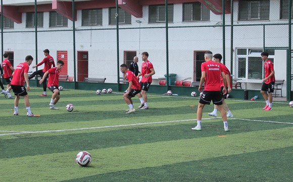 2026/08/1786649684_yabpa_spor-da_u19_gelisim_ligi_hazirliklari_tum_hiziyla_suruyor_-3.jpg