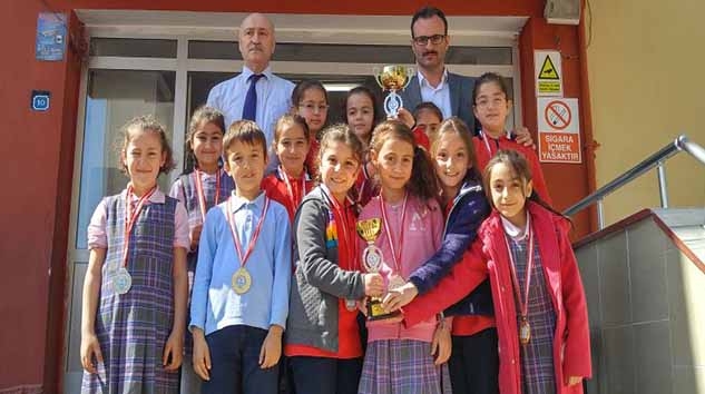 KARADENİZ İLKOKULU SATRANÇTA YİNE ŞAŞIRTMADI...
