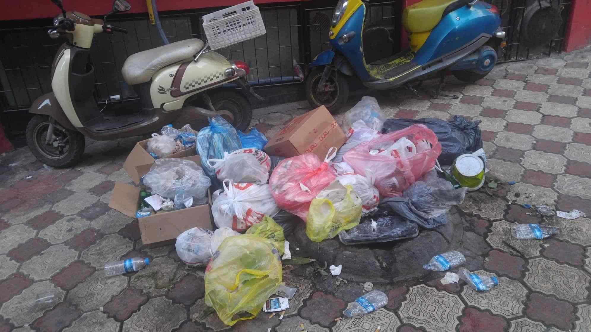 REFAHİYE SOKAK SAKİNLERİ YÖNETİCİLERE ÖFKELİ!