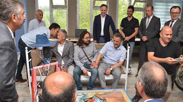 SIRA DIŞI OKULUN SIRA DIŞI ÖĞRETMENLERİ'