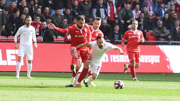 SAMSUNSPOR'DAN ALTIN DEĞERİNDE ÜÇ PUAN!... 2-1