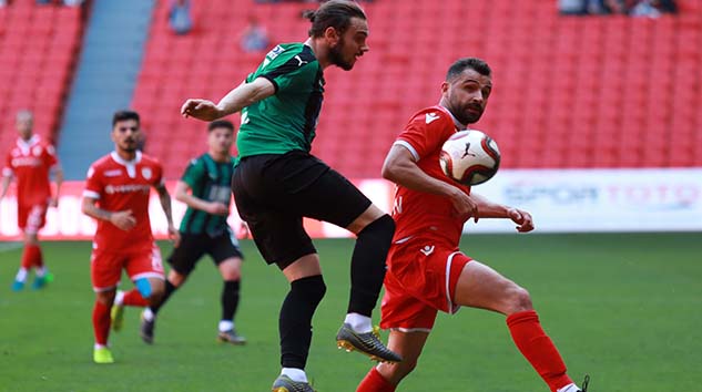 SAMSUNSPOR SAKARYA'YI RAHAT GEÇTİ 3-0