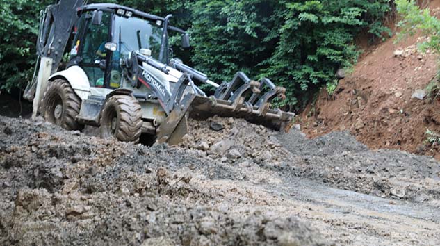 Heyelan Sonrası Kapanan Yollar Ulaşıma Açıldı
