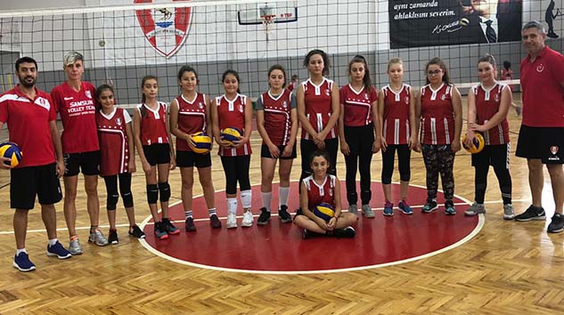 Anakent Voleybol Yaz Spor Okulu Devam Ediyor