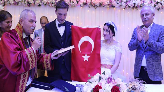 Başkan Demirtaş'tan Genç Çifte Sürpriz Nikâh