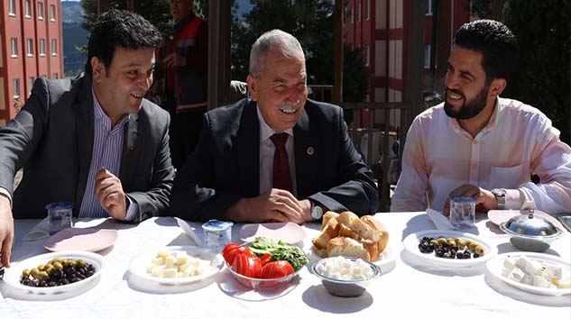 Toplum İle İç İçe Olup İlçemize Güzel Hizmetler Sunuyoruz...