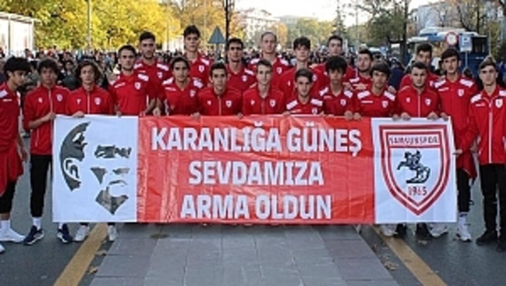 Futbol Akademisi Oyuncuları ATA'nın Huzurunda