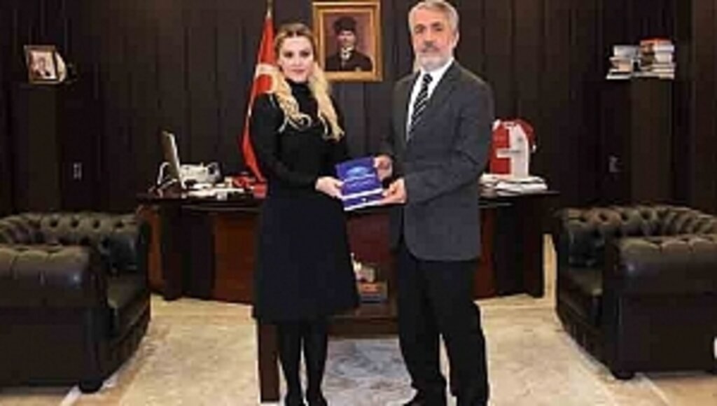 Geliri LÖSEV'e Bağışlanan Kitabını Rektör Bilgiç'e Hediye Etti