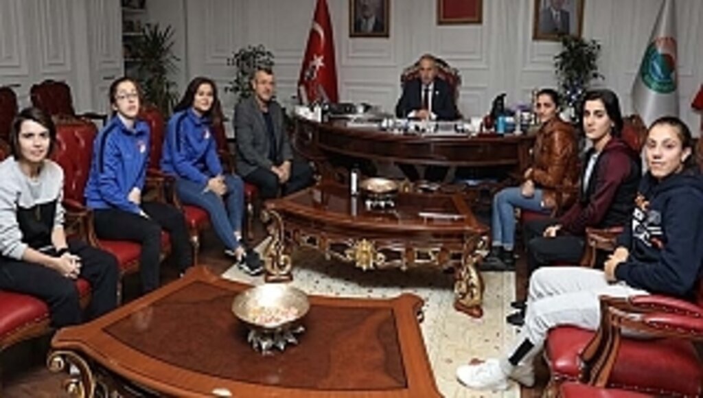 Milli Takım Sevincini Başkan Demirtaş İle Paylaştılar