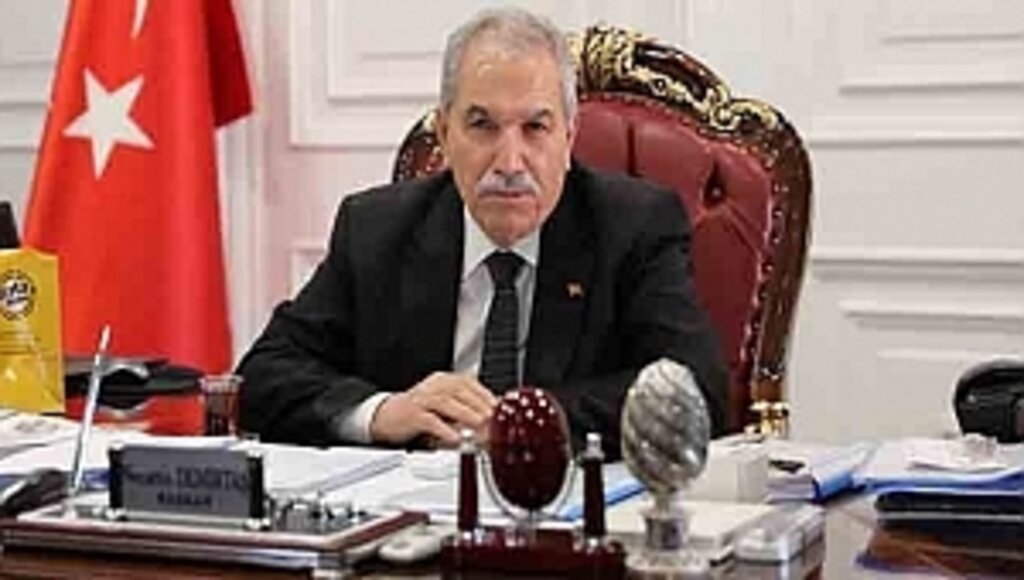 Öğretmenlerimiz Bilgi Birikimlerini Geleceğimize Sunan Toplum Rehberleridir