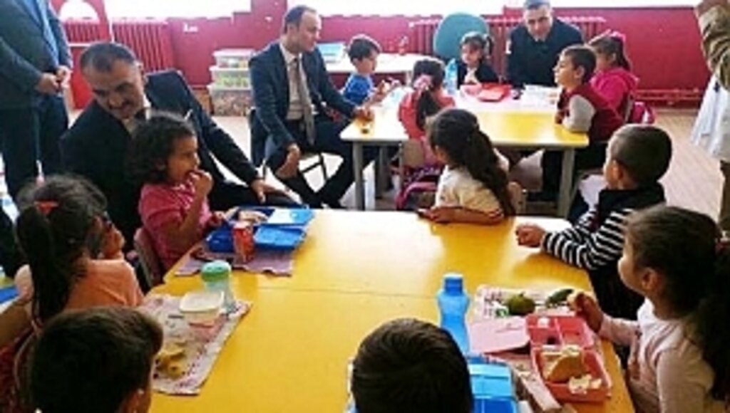Salıpazarı Kaymakamından Çocuklara Ziyaret