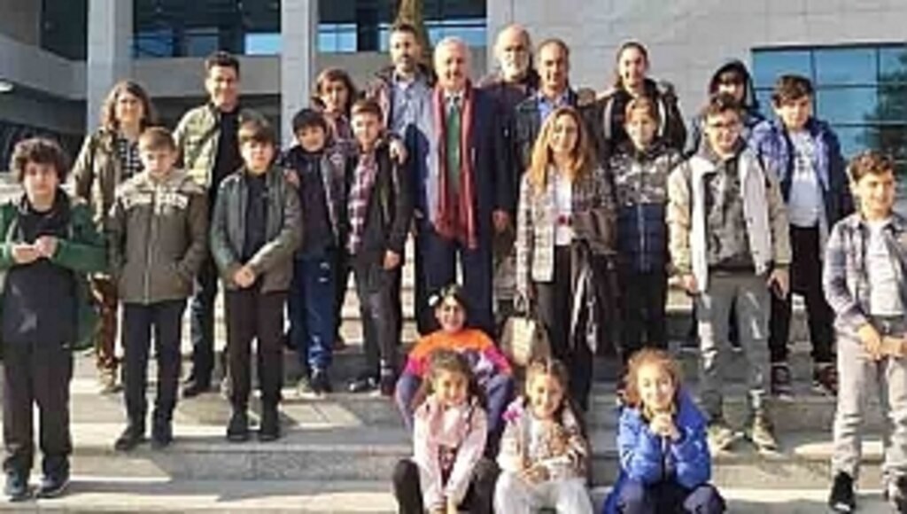 Sınıf Dışı Eğitim Etkinlikleri Topluluğu TBMM'yi gezdi…