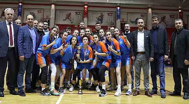 U18 'De Şampiyon İlkadım Belediyespor Oldu