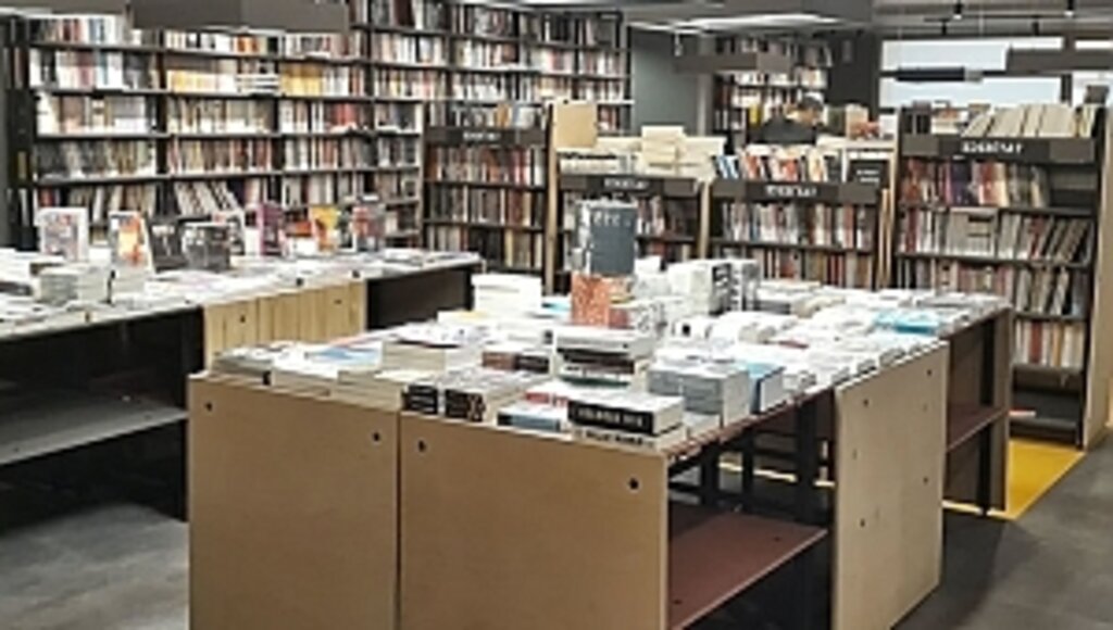 Hayvanseverler Kitap Kafe Açtı