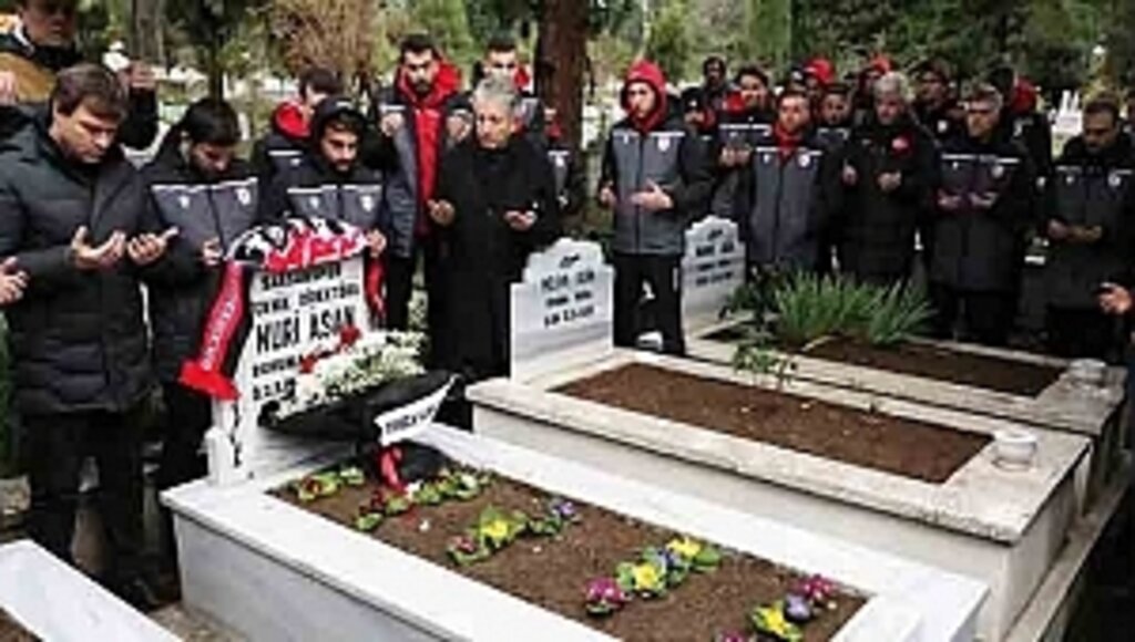 Yılport Samsunspor A. Ş. Futbol Şehitleri Kabirlerini Ziyaret 