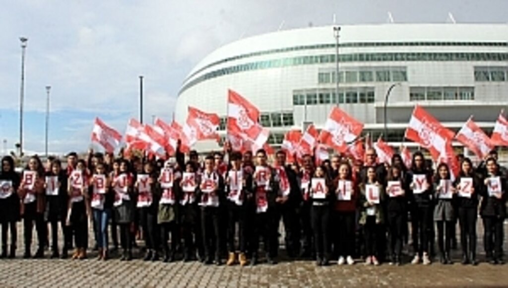 Biz Büyük Bir Aileyiz - Çocuklar Üşümesin 