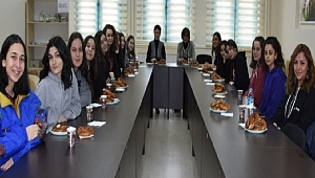 Geleceğin Bilim Kadınları Doç. Dr. Ayşenur Büyükgöze Kavas ile Buluştu