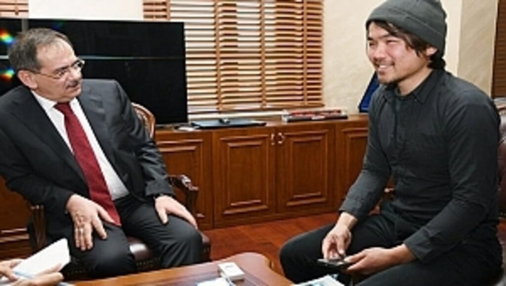 Japon Turistten Başkan Demir'e 'Kardeş Şehir' Teklifi