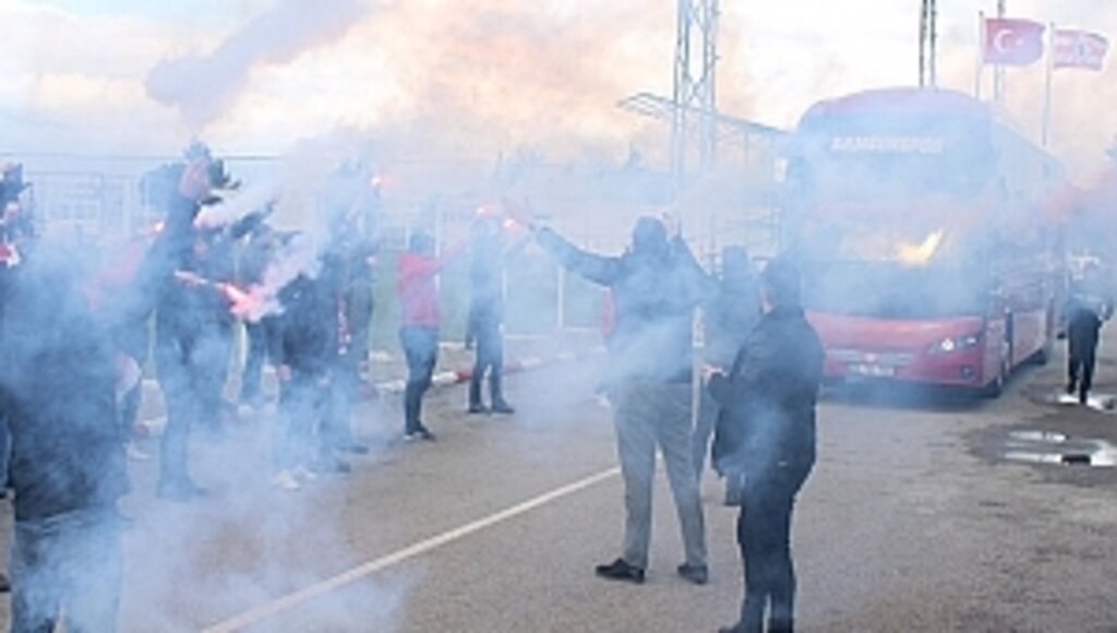 Yılport Samsunspor'a Meşaleli Uğurlama
