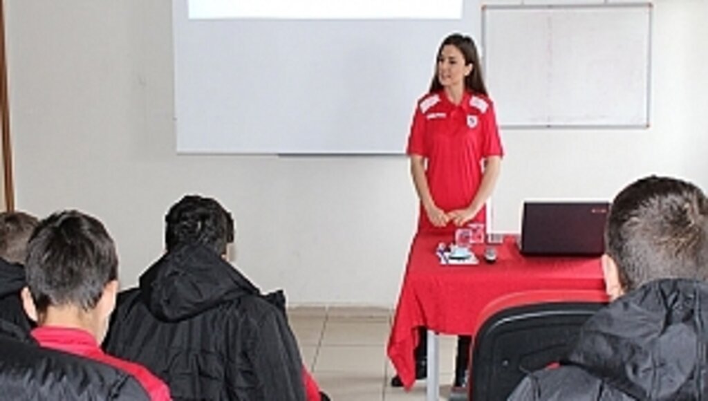 Akademi De Beslenme Eğitimleri Devam Ediyor