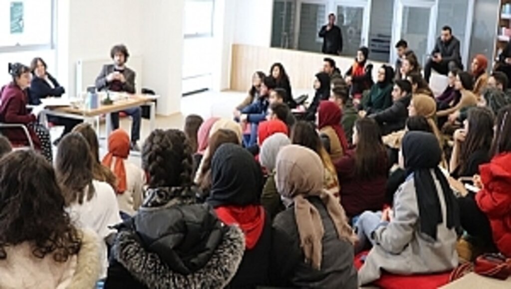 Biz Orta Çağ'dan Modern Dünyaya Göç Etmiş Çocuklar Gibiydik