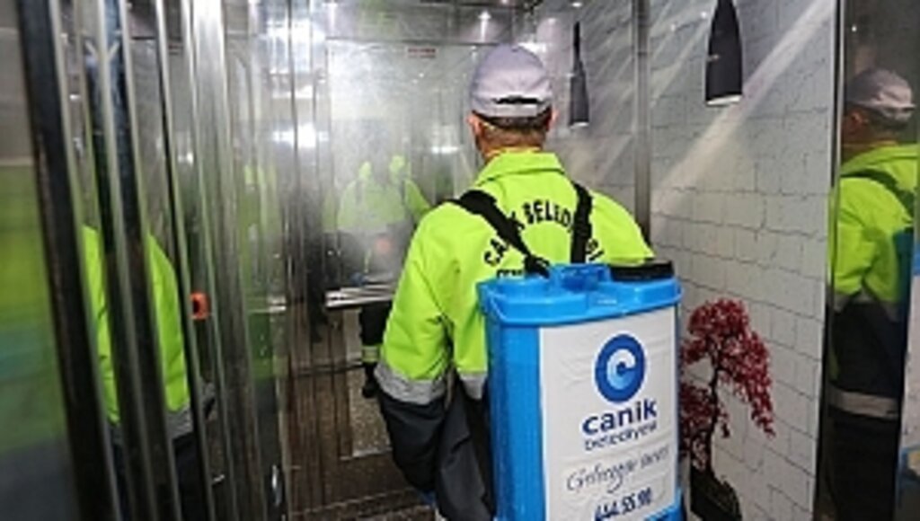 Canik'te Asansörler Bakım Öncesi Dezenfekte Ediliyor