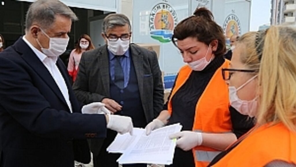 Deveci'den İşsiz ve Aşsız Kalan Atakumlulara Kalıcı Destek Sözü