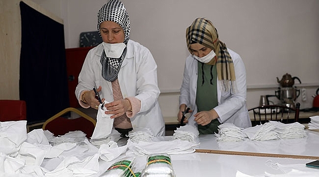 İlkadım'da Halkın Sağlığı İçin Çalışan Görevlilere Ücretsiz Maske