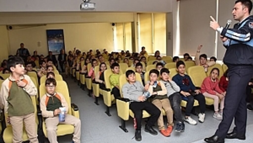 Öğrencilere 'Bilinçli Tüketici' Eğitimi