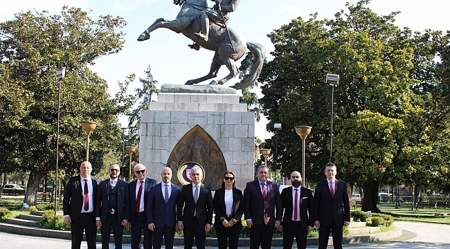 Samsunspor Kulübü Derneği Yönetiminden Anıt'a Çelenk