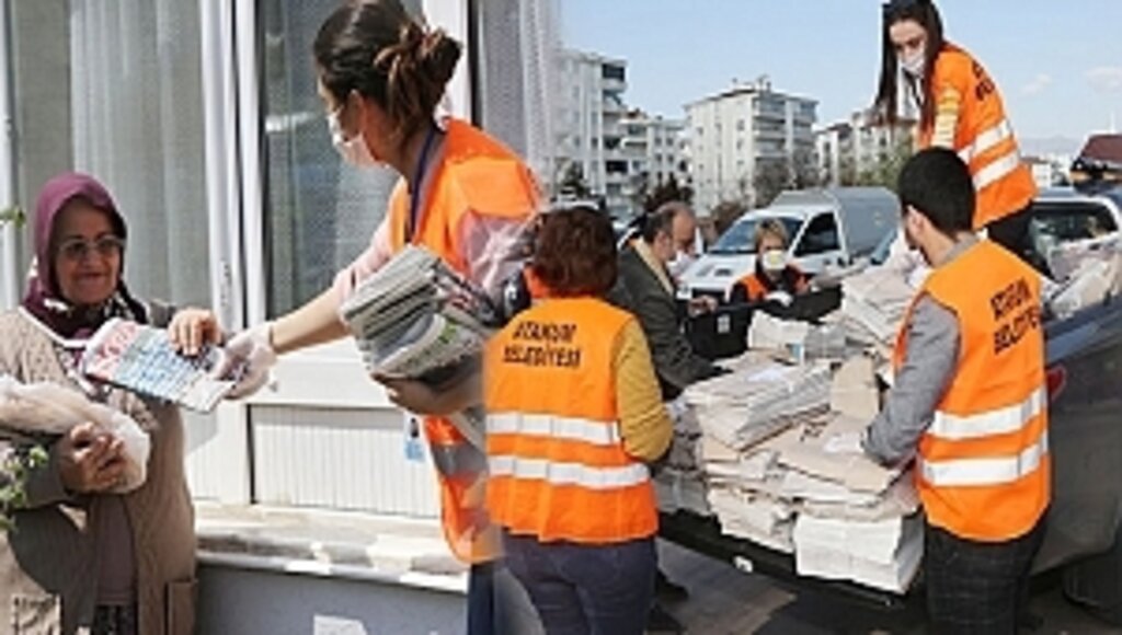 Atakum Belediyesi Ücretsiz Ekmek ve Gazete Dağıttı