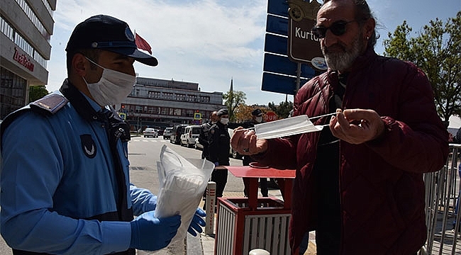 Büyükşehir'den vatandaşlara ÜCRETSİZ MASKE