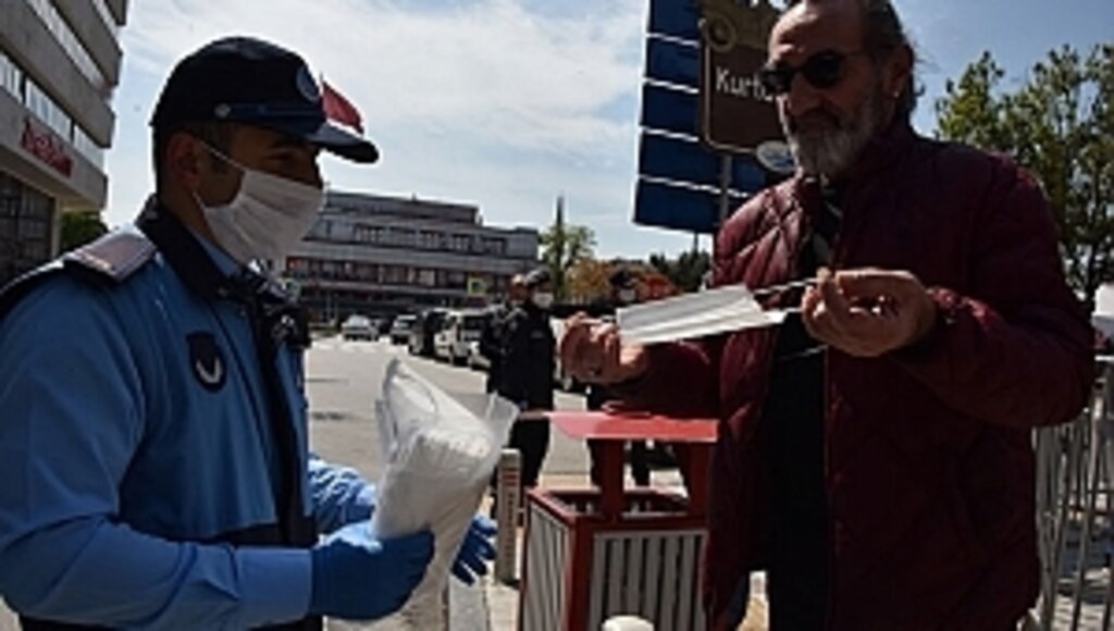 Büyükşehir'den vatandaşlara ÜCRETSİZ MASKE