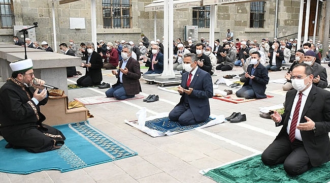 74 gün sonra ilk Cuma namazı kılındı