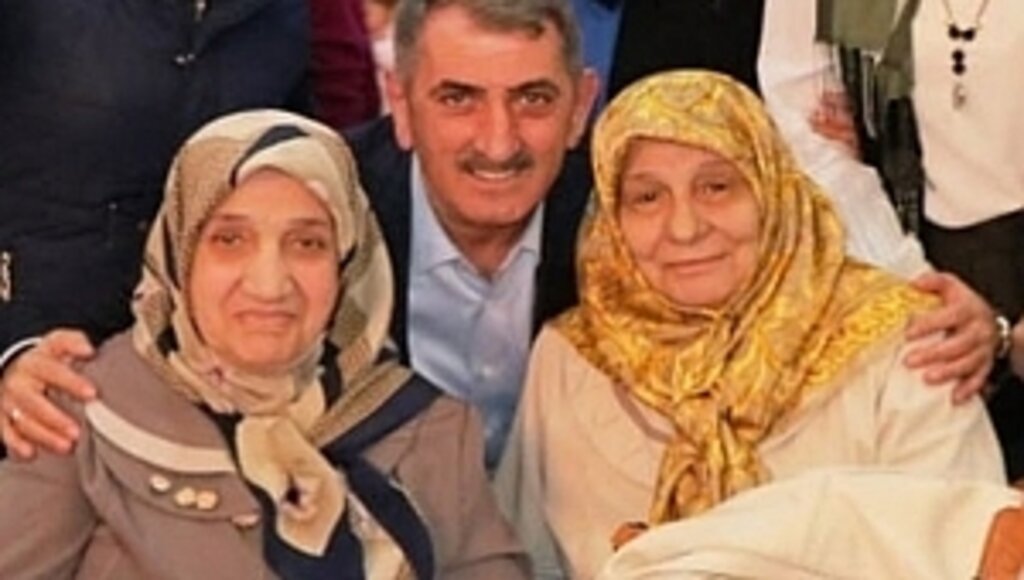 Anneler Sevgi, Merhamet ve Fedarlığın Sembolüdür