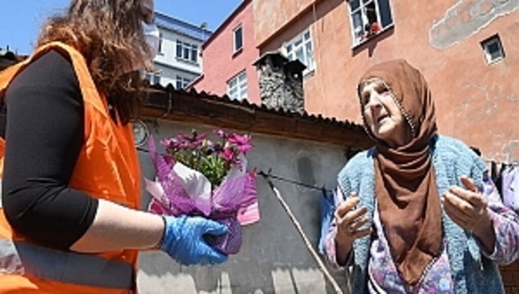 Büyükşehir Belediyesi'nden 'Anneler Günü' Sürprizi