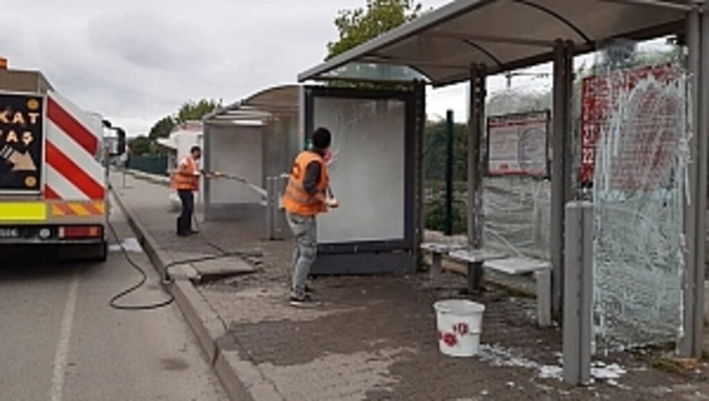 Büyükşehir, Otobüs Durakları Dezenfekte Edildi