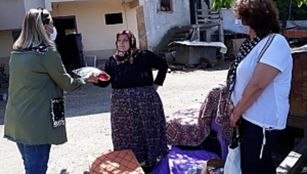 CHP İl Kadın Kollarından Annelere Hediye