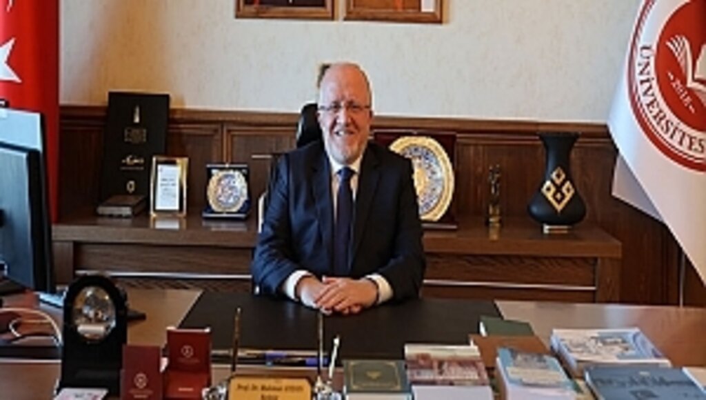 Rektörü Mahmut Aydın YKS'ye Girecek Öğrencilere Başarılar Diledi