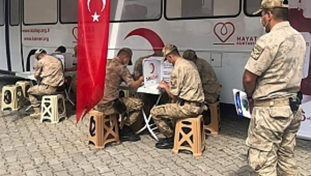 "Vatan Sana Kanımız Feda" Sloganı İle Kan Bağışı Yaptılar