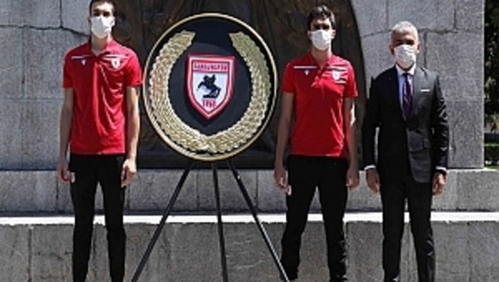 Yılport Samsunspor'dan Anıta 55. Yıl Çelenk'i