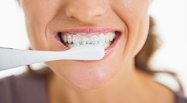 Dişlerinizi Fırçalamanın En İyi Yolu Nedir?
