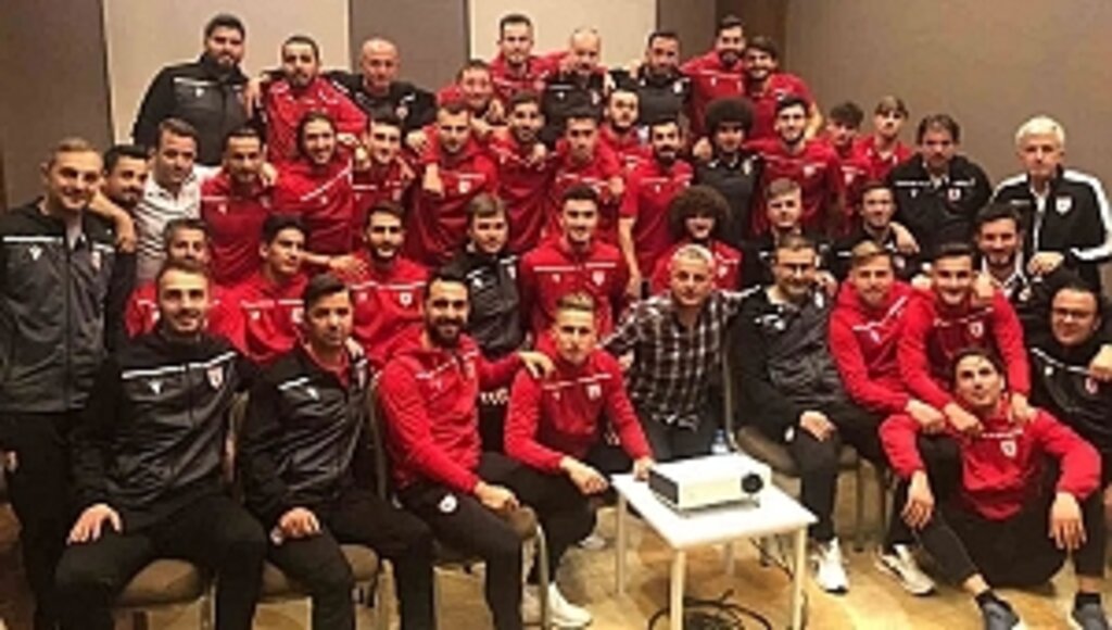 Oyuncularım Sözlerini Tuttu