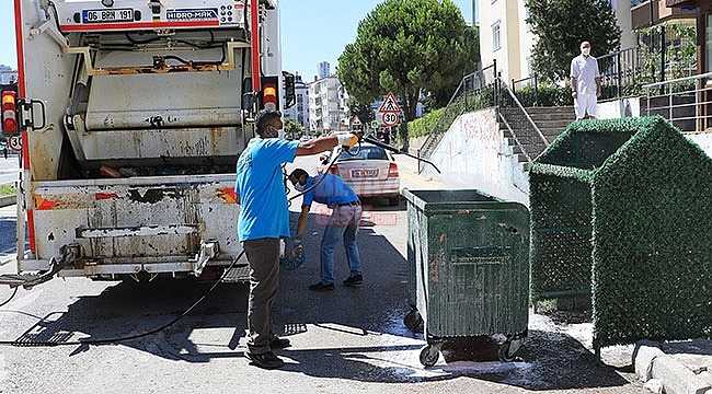 Atakum'da Çöp Konteynerini Tek Tek Dezenfekte Ediyor