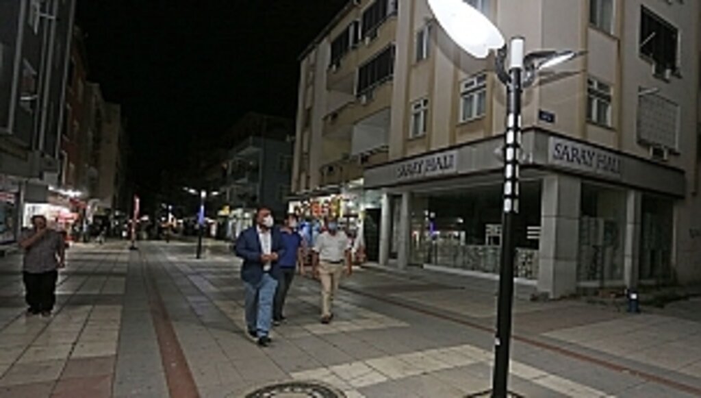 Mekke Caddesi Işıl Işıl