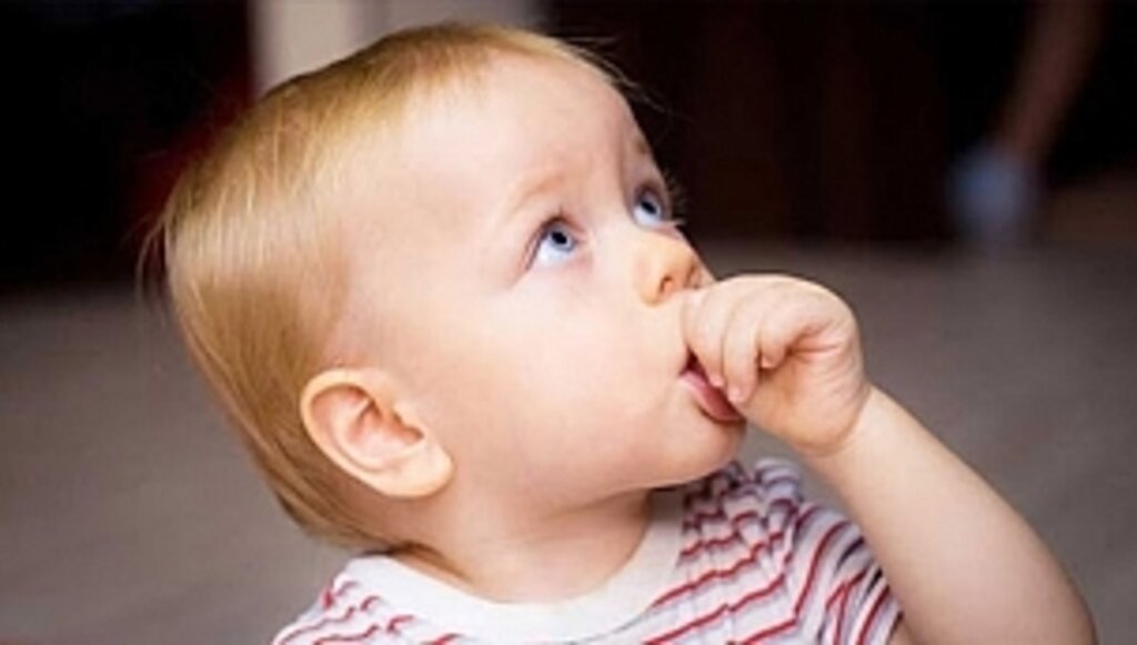 Parmak Emme Neden Zararlı Olabilir ve Nasıl Çözülür?