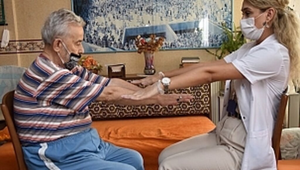65 Yaş üstü vatandaşlara evinde 'Fizyoterapi Seansı'