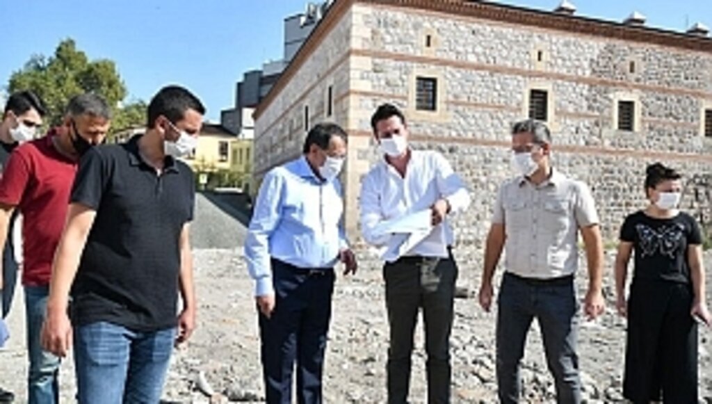 Başkan Demir Saathane Meydanı'nı inceledi