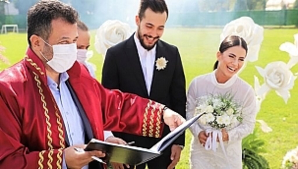 Nikâhı Yeşil Sahada Kıyıldı