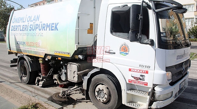 Vakumlu Süpürge Araçları Kenti Köşe Bucak Temizliyor